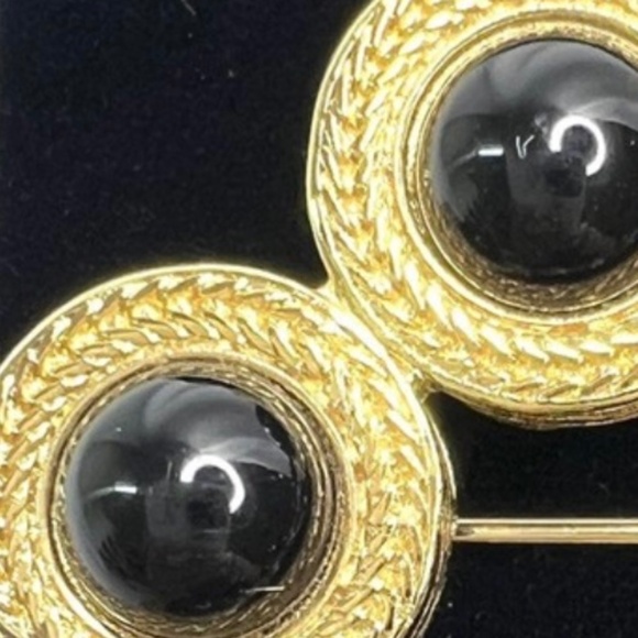 Vintage Monet Brooch Pin Circular Gold Tone with 8 Black Cabochon Stones 1.75” - Picture 2 of 6